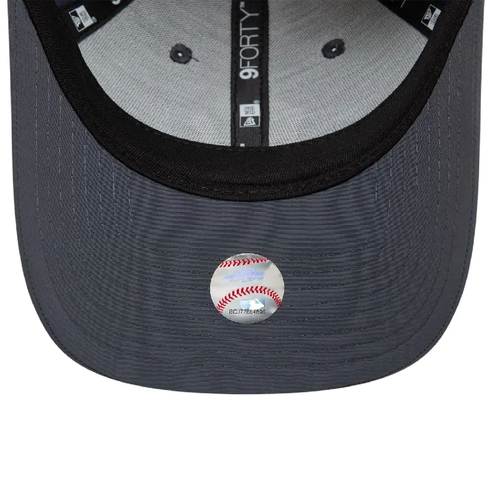 New York Yankees Recycled Grey 9FORTY Adjustable Cap - Image 4