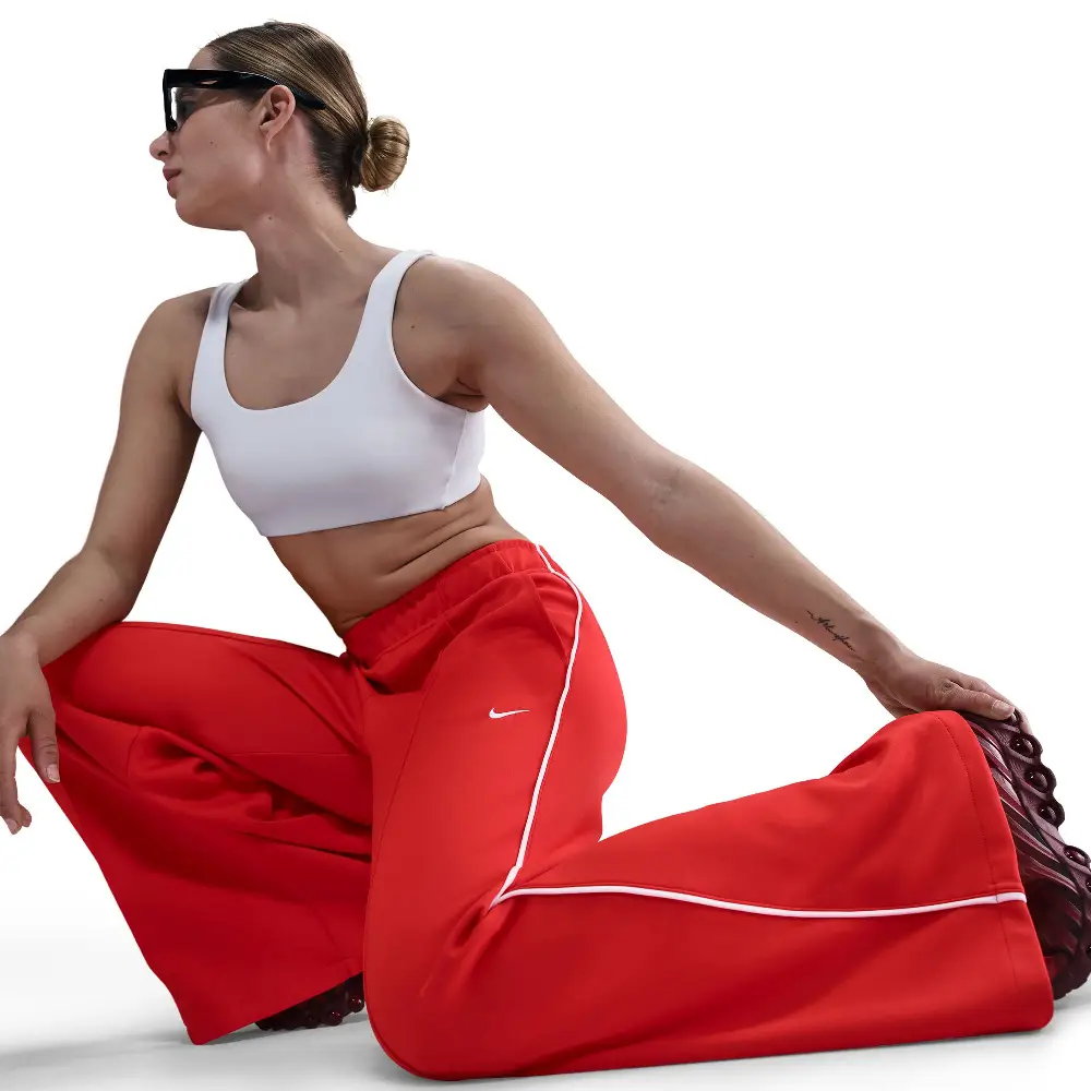 Pantalon de survêtement Nike Sportswear taille mi-haute et jambes larges Rouge Picante - Image 5